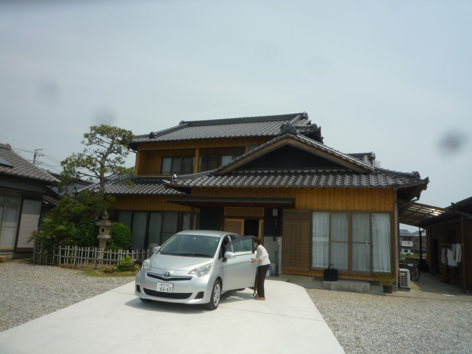 玄関までスムーズ！暮らしがラクになるお庭づくり